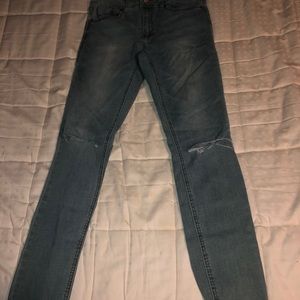 Light wash skinny jeans